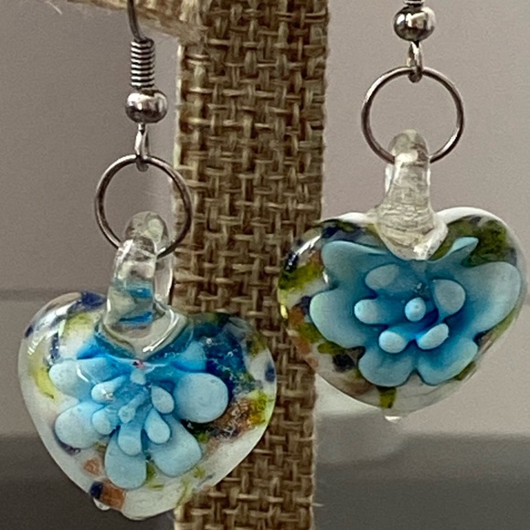 Heart Shape Glass Flower Dangle Earrings - Picture 5 of 6